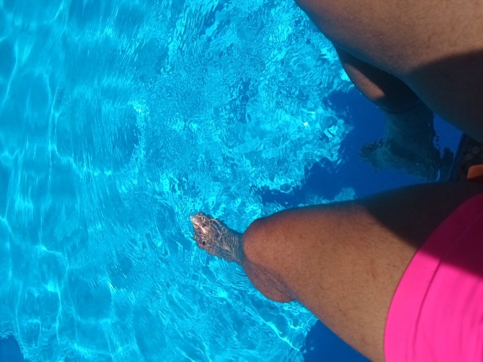 Hombre educado, bien dotado, supercomplaciente