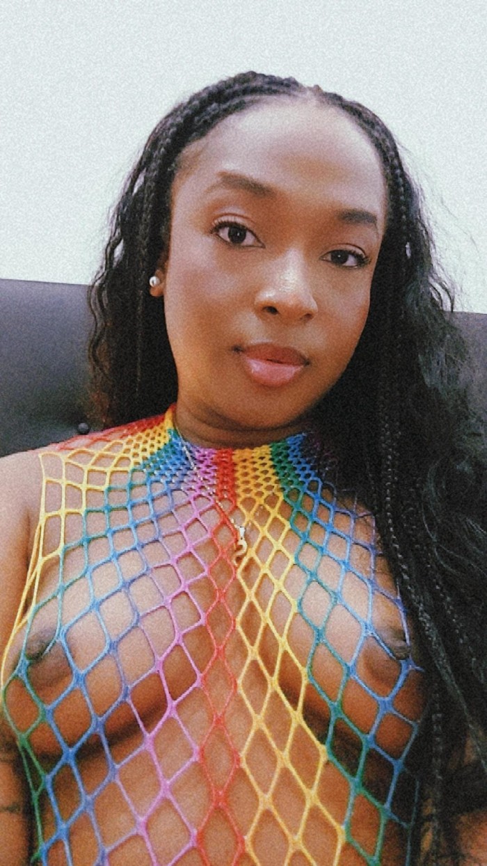 Trans colombiana muy complaciente y femenina