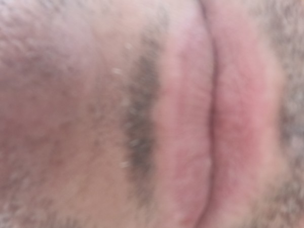 Hombre educado, bien dotado, supercomplaciente