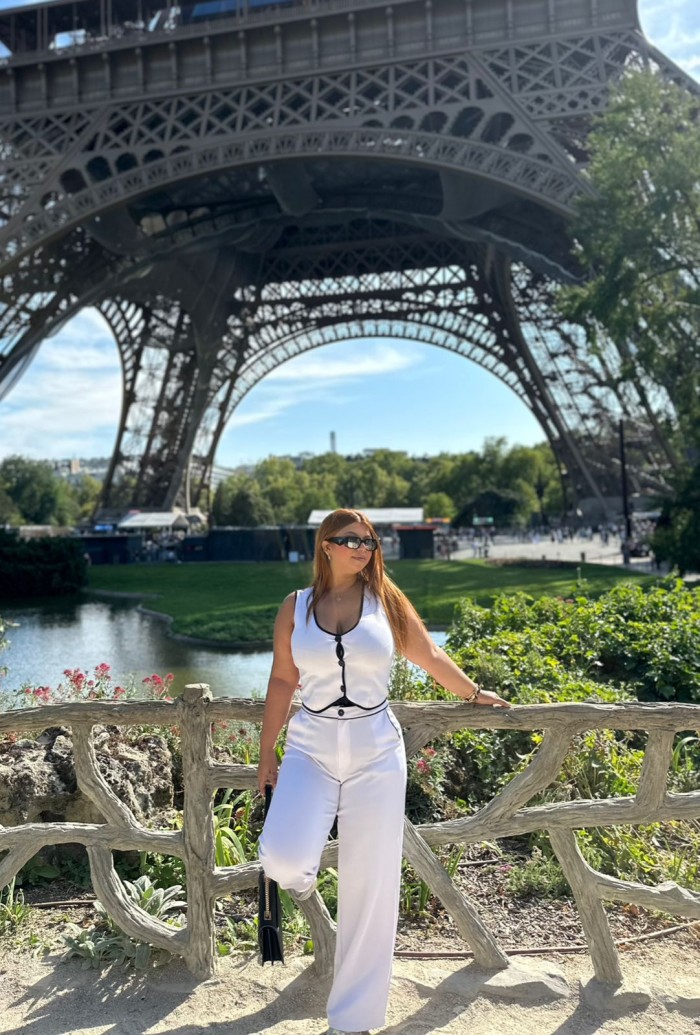 DIVERTIDA Y AMIGABLE CHICA TOP (Vía Julia)