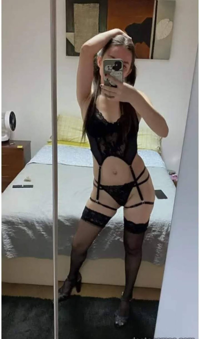 CAMILA MUY FOGOSA Y ARDIENTE