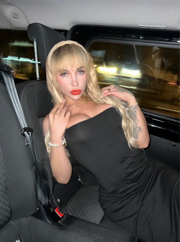 MI NOMBRE ES ANGELINA CHICA COLOMBIANA GUAPA