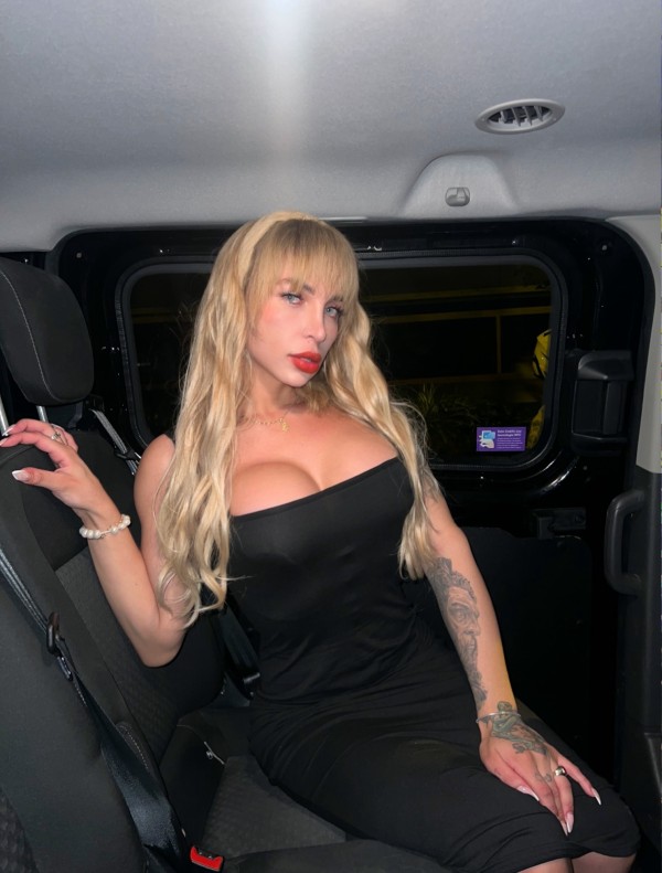 MI NOMBRE ES ANGELINA CHICA COLOMBIANA GUAPA