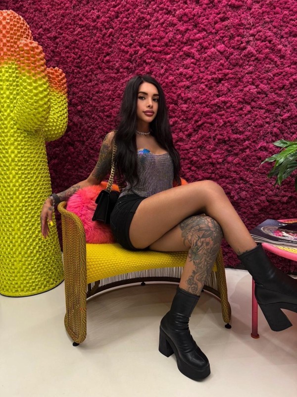 He llegado para complacerte hermosa y femenina