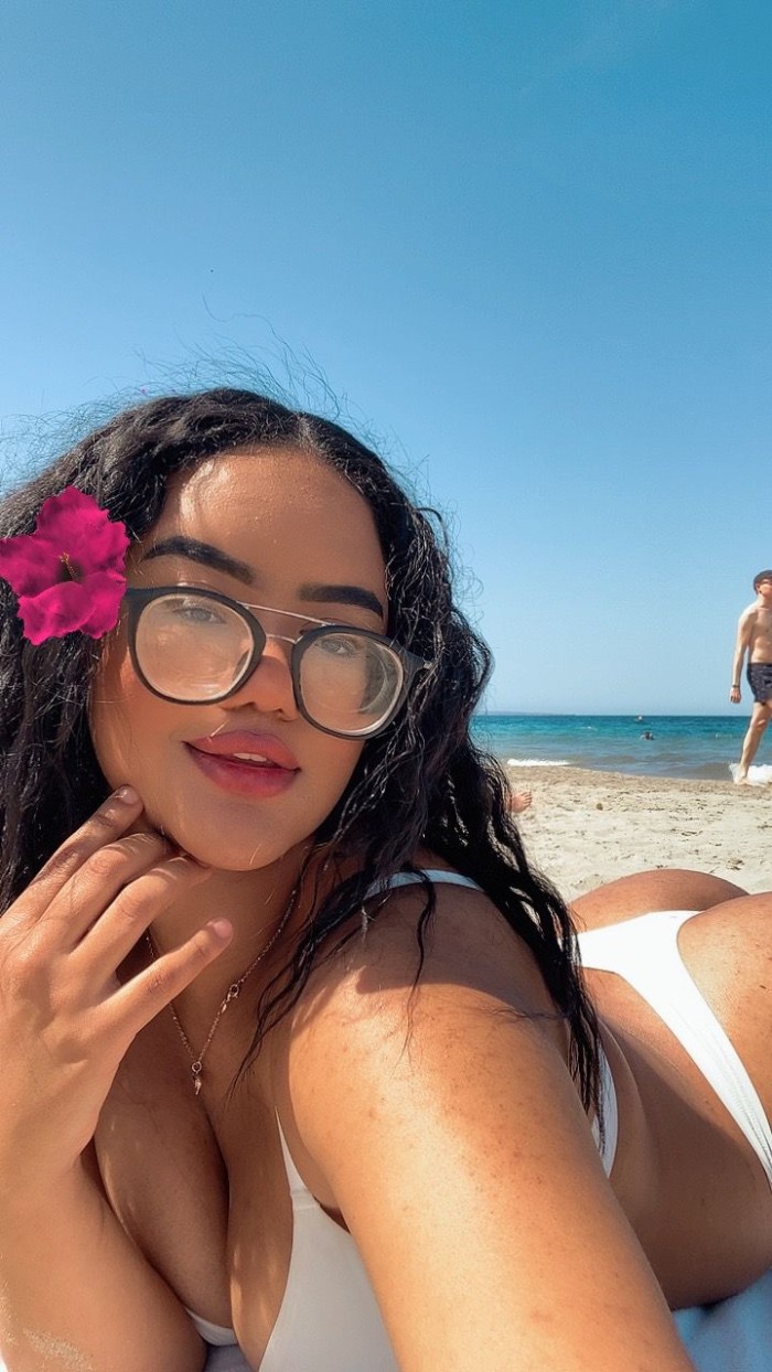 CHICA CON COÑO MUY MOJADITO PARA TI