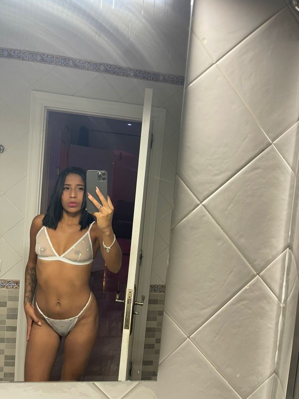 calle bajio 6 parque de la reyna Saray, Colombiana 23 Años