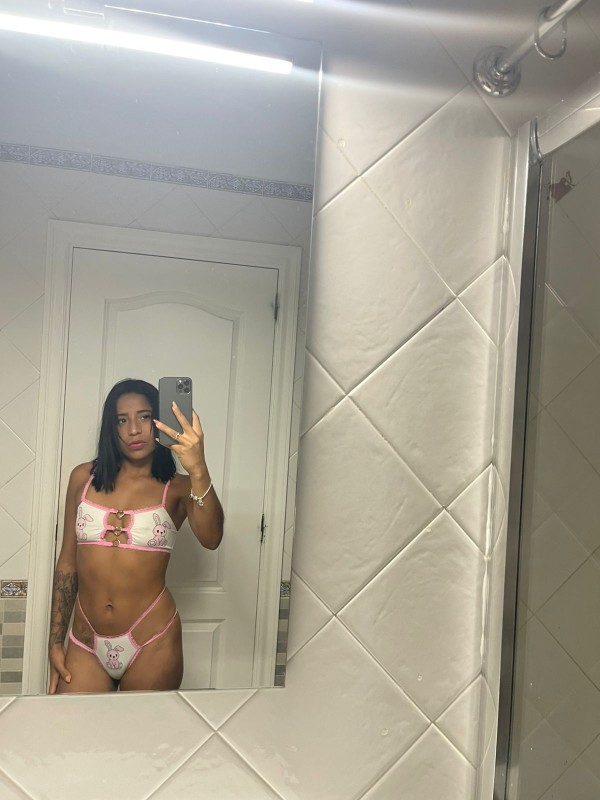 calle bajio 6 parque de la reyna Saray, Colombiana 23 Años