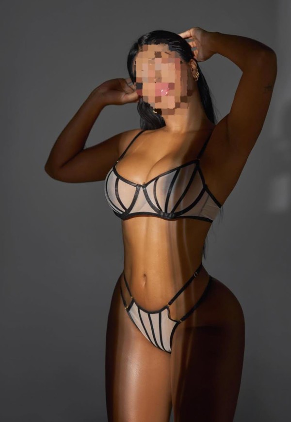 SERVICIO VIP FIESTERA ARDIENTE LATINA