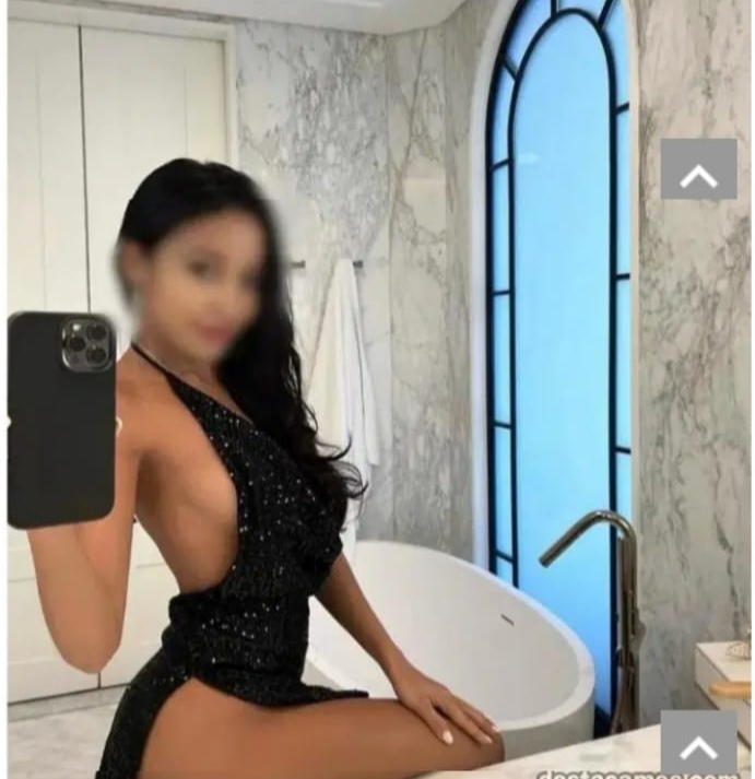 SILVIA FIESTERA DELGADA FOLLADORA