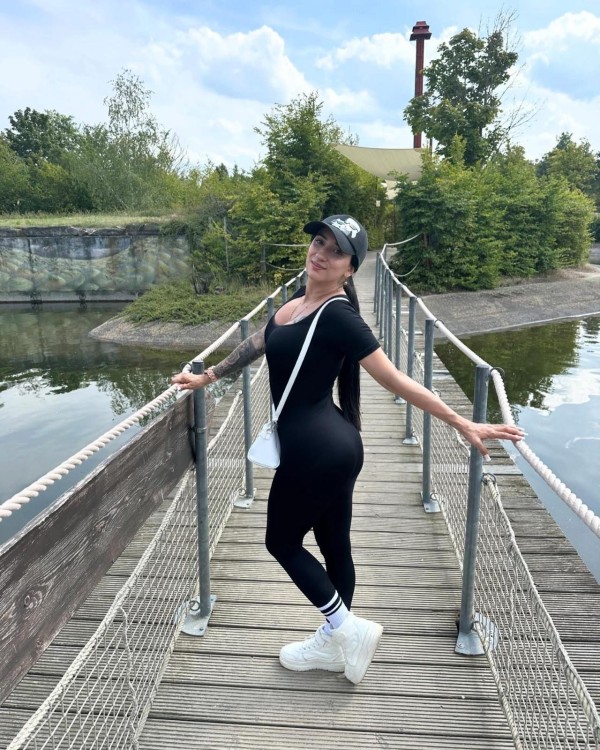 LA NIÑA DE TUS FANTASÍAS, ESTOY 24 horas