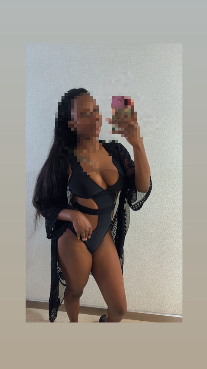 DESLIZA TU POLLA EN MI CLITORIS