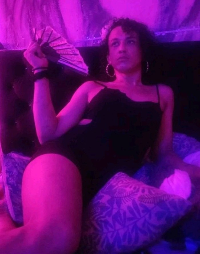 Elegante y seductora latina