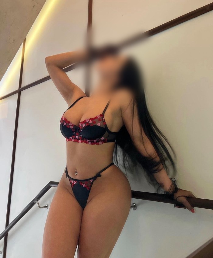 LATINA COMPLACIENTE