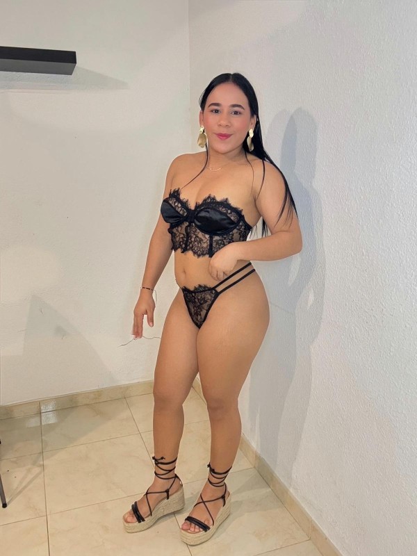 Una joven venezolana muy cachonda fiestera