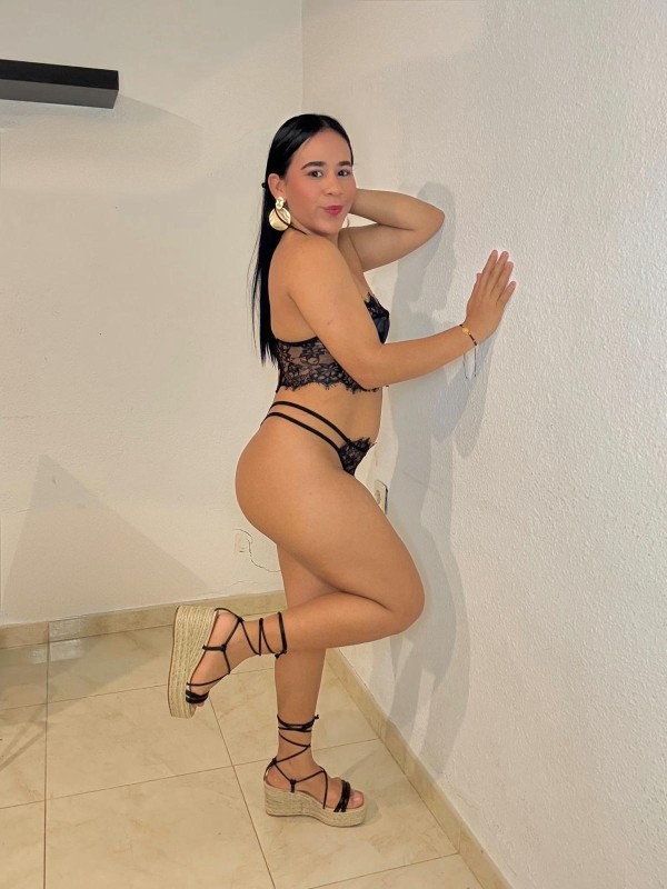 Una joven venezolana muy cachonda fiestera