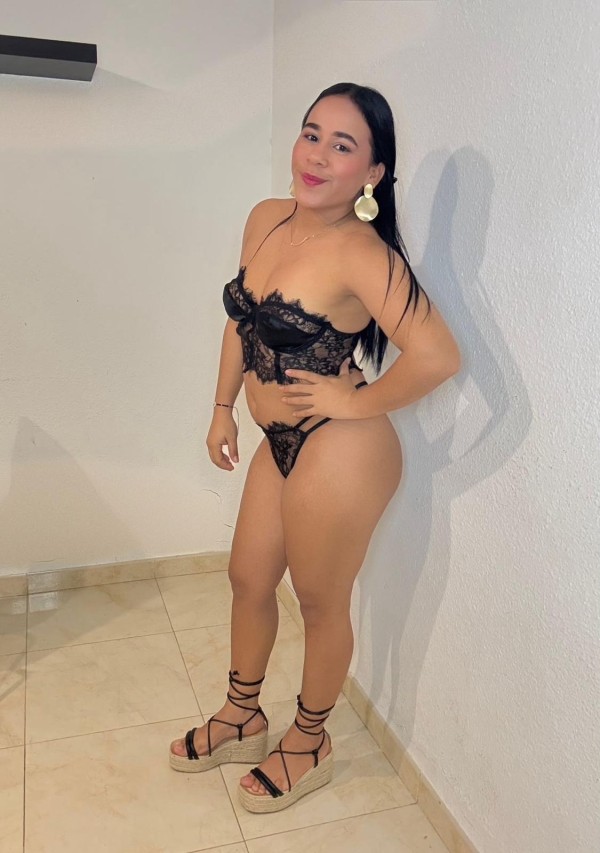 Una joven venezolana muy cachonda fiestera