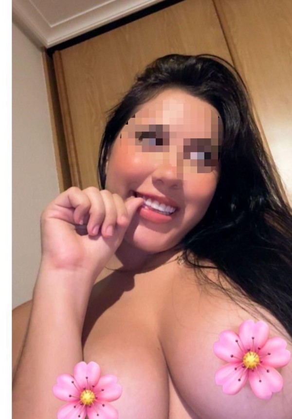 NUEVA AQUI EN BARCELONA …..Dos Chicas Que Nos Gusta La Fiesta