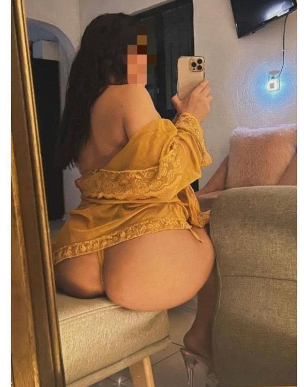 NUEVA AQUI EN BARCELONA …..Dos Chicas Que Nos Gusta La Fiesta