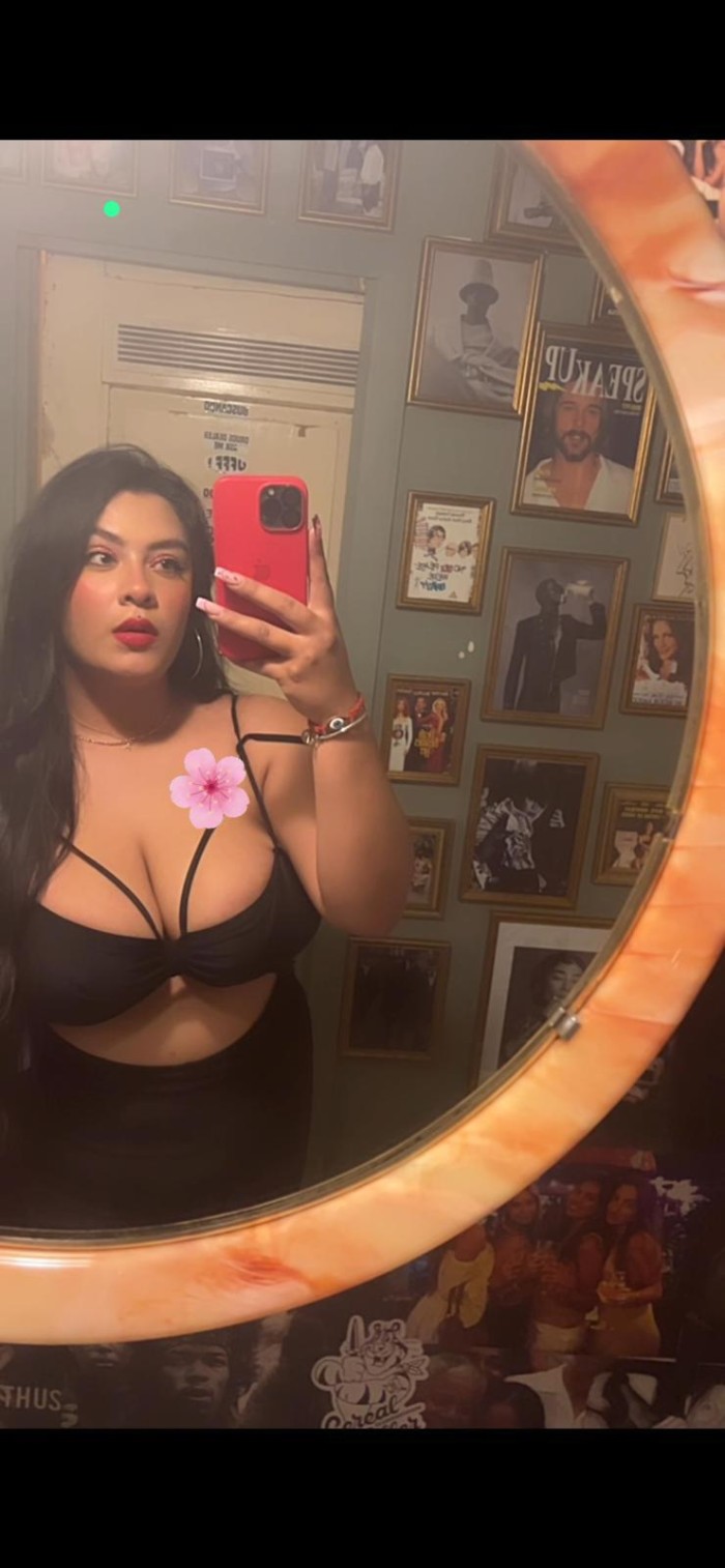 Linda cara Tetona y muy JUGUETONA en (torrassa)