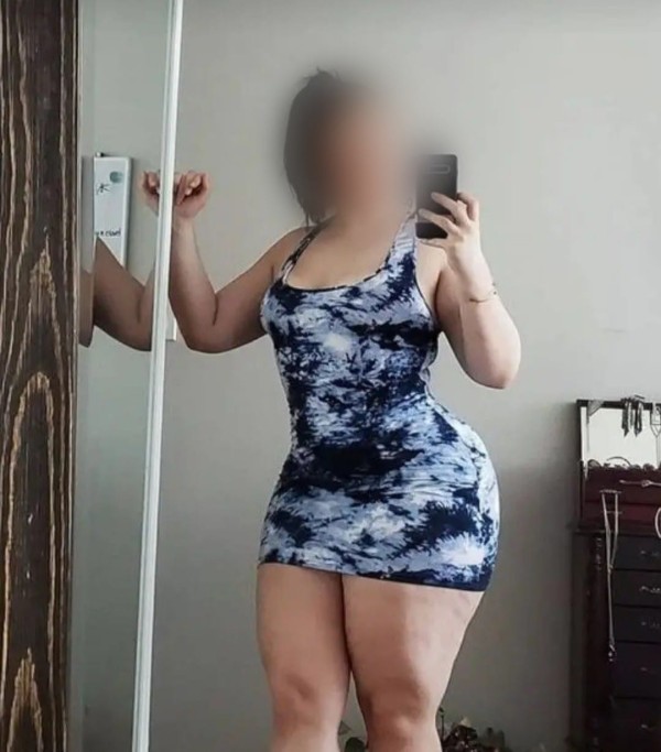 DOS AMIGAS SOLAS EN CASA