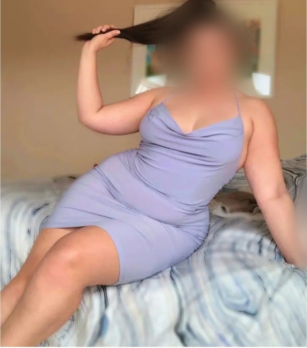 DOS AMIGAS SOLAS EN CASA