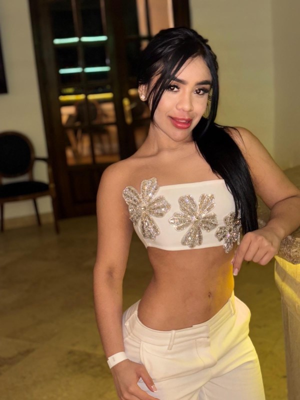 EN BENALMÁDENA EXCLUSIVA COLOMBIANA