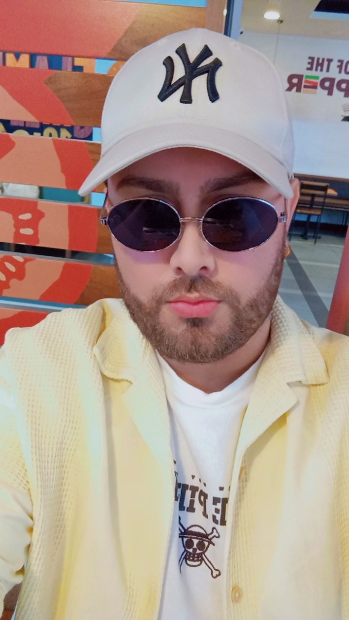 APUESTO CHAVAL DISCRETO Y VARONIL