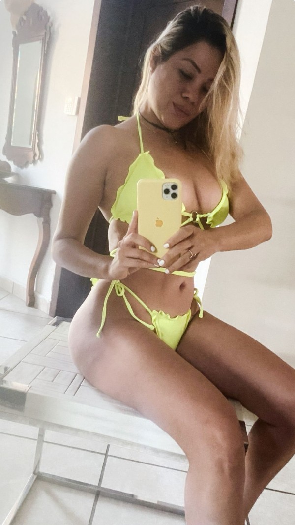 Poseo un aura magnética que te atrae a un mundo de placer y éxtasis