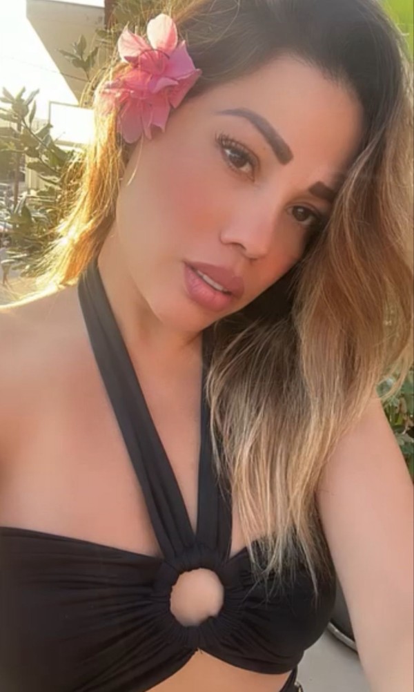 Poseo un aura magnética que te atrae a un mundo de placer y éxtasis