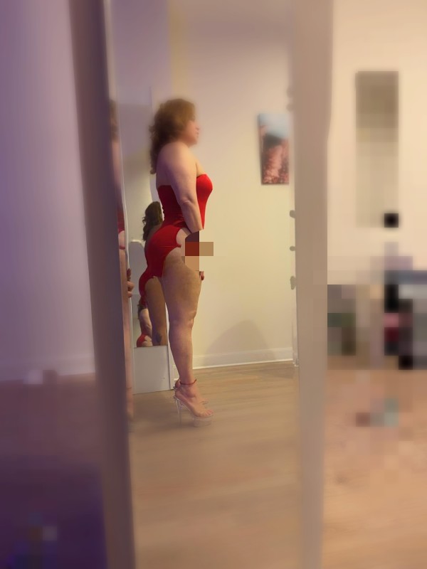 RUBIA DE MENTE ABIERTA FIESTAS LARGAS