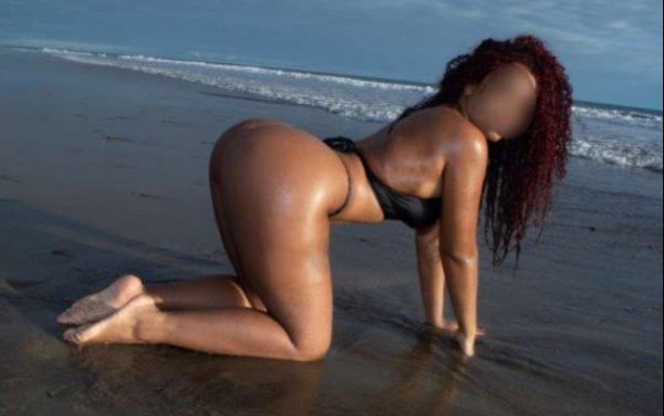 Mulata de ensueño por Tarragona ciudad