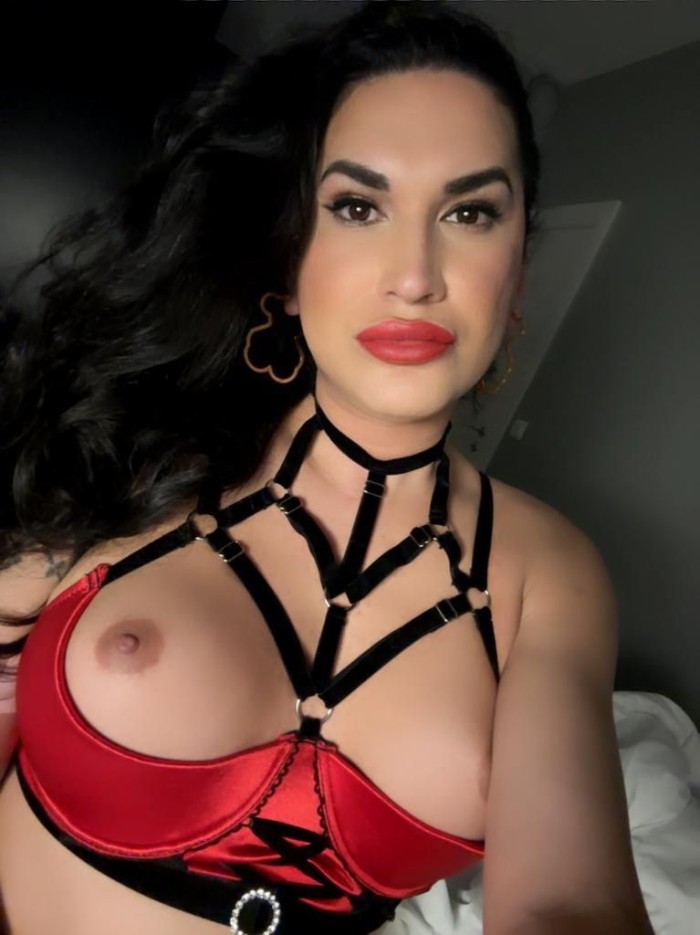 TRANS MORENA MUY FEMENINA 24h en TORRERO SALIDAS DESPLAZAMIENTOS