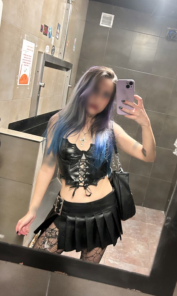 DIOSA TATUADA FETICHISTA Y FIESTERA