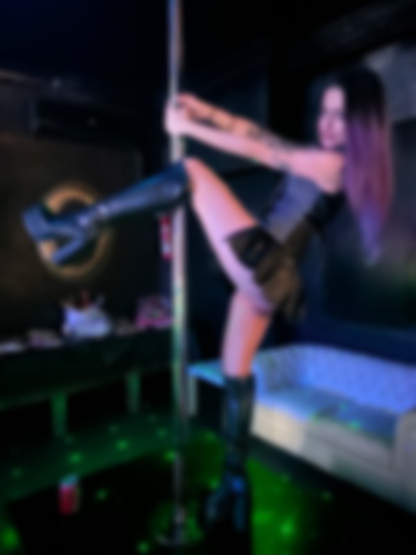 DIOSA TATUADA FETICHISTA Y FIESTERA