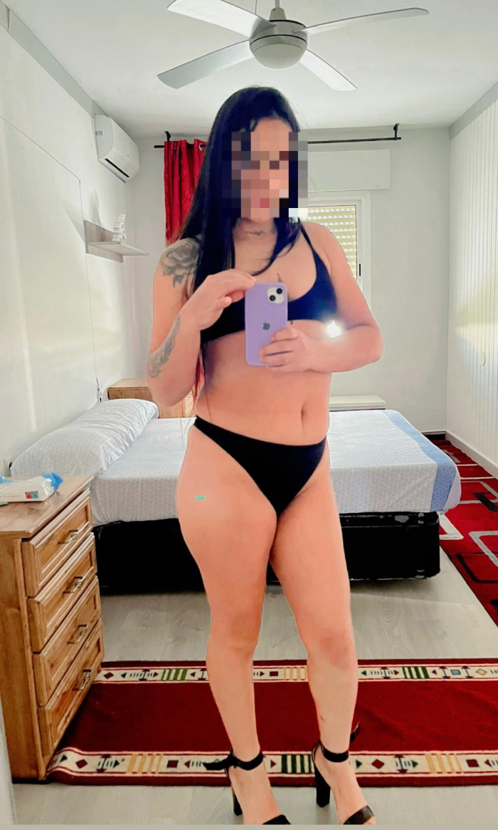 Morenaza latina con ganas de follar