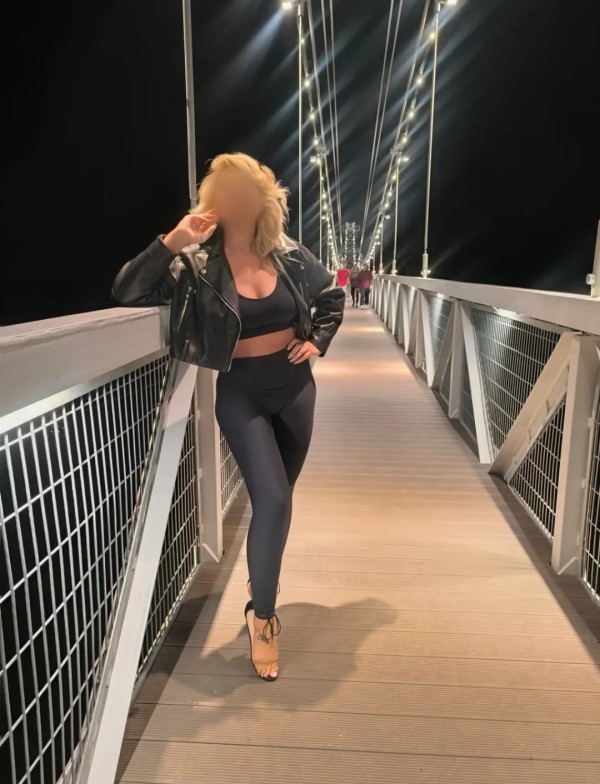 Ven a disfrutar con una Rubia Ojos Azules! Prostático incluido