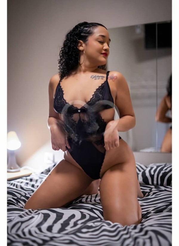 JOVEN Y UN ENCANTO DE MUJER