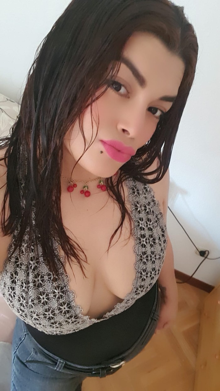 LUANA SIMPATICA MUY SENSUAL
