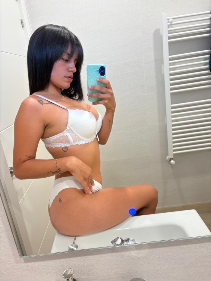 CAMILA.. COMPLETA Y COMPLACIENTE