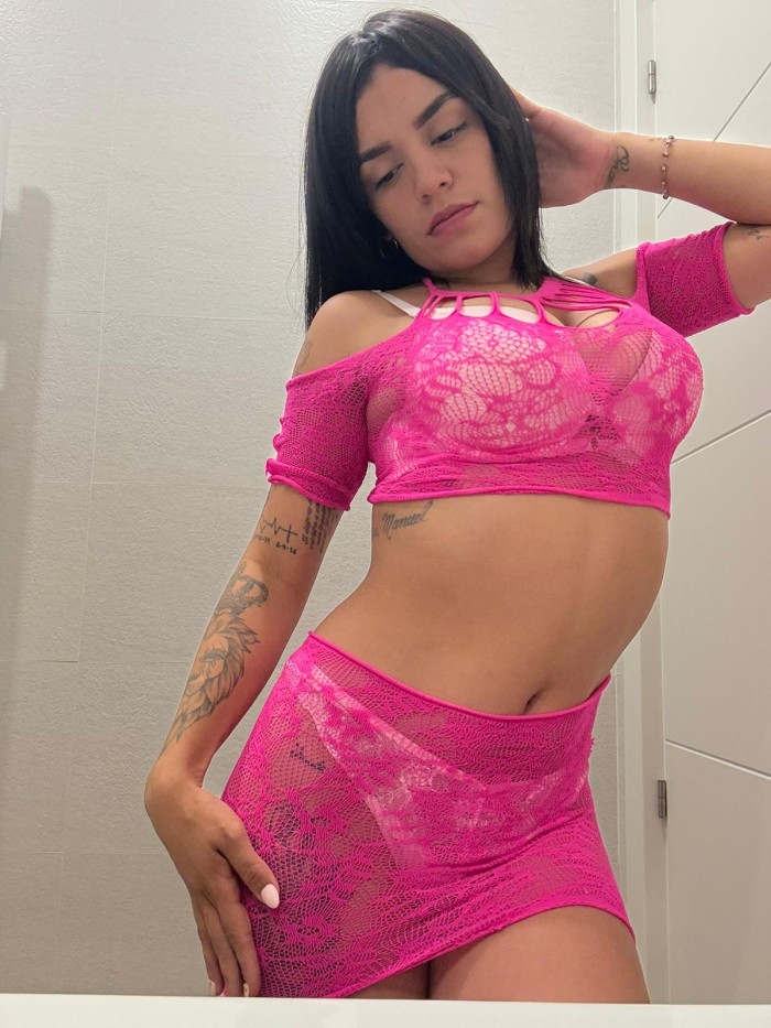 CAMILA.. COMPLETA Y COMPLACIENTE