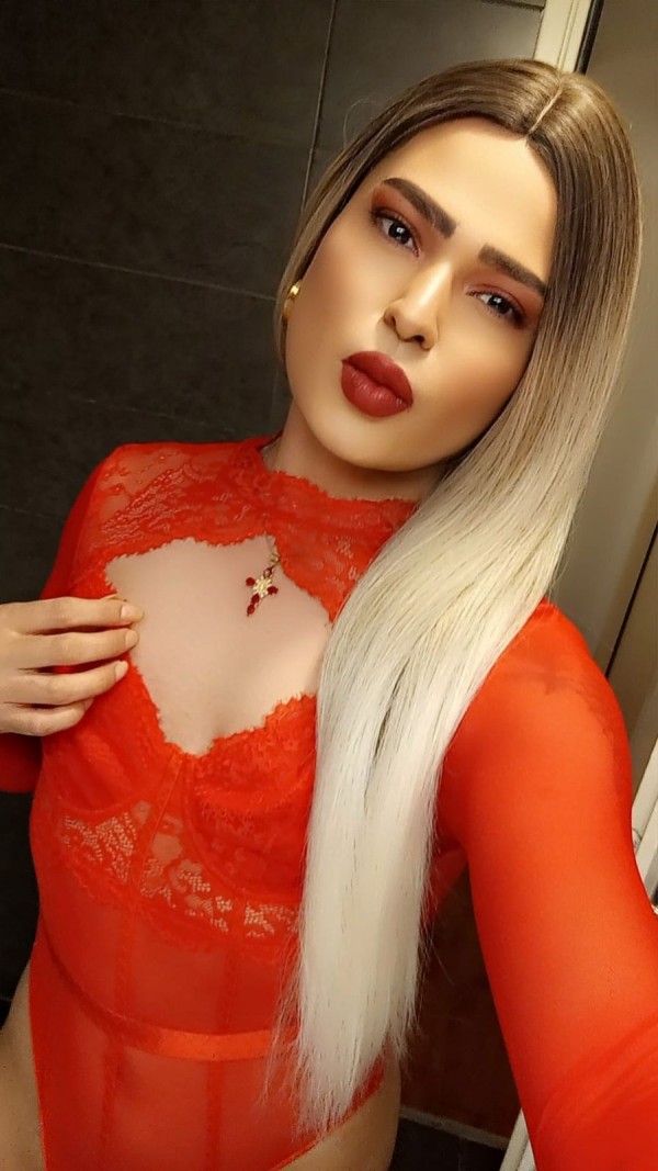 Complaciente sin tabus transexual