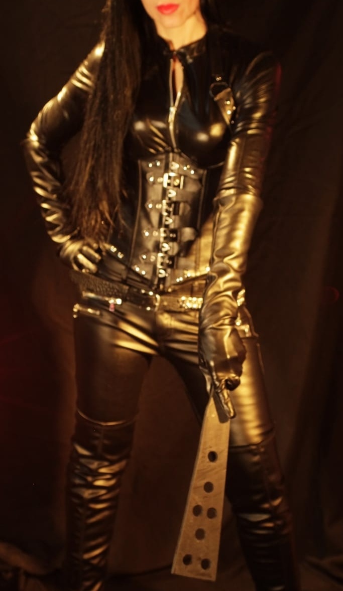 DOMINATRIX HIGH CLASS FEMDOM SCHOOL GIJON