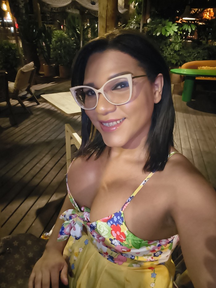 Nena latina fogosa complaciente BCNETA disponible