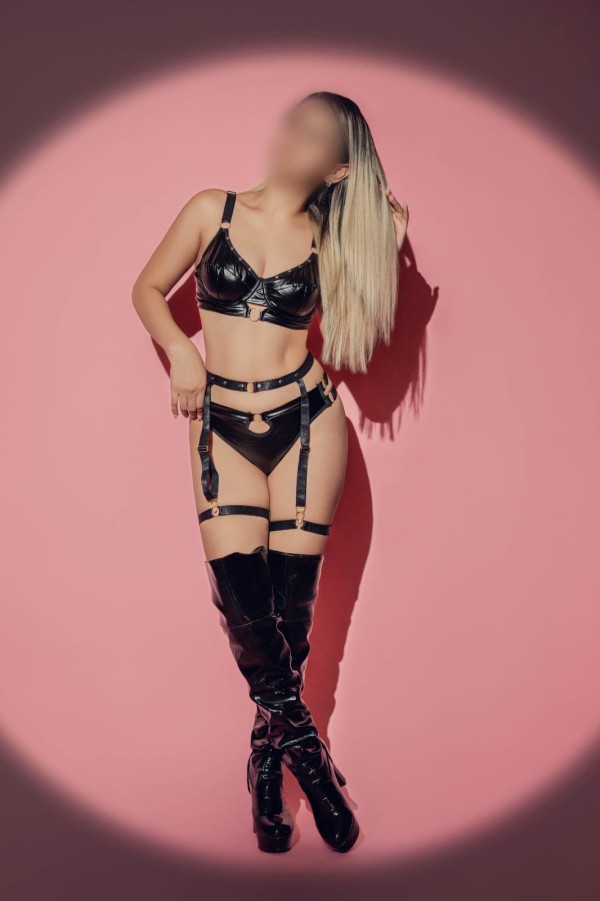 SOY TU CHICA MORBOSILLA POR LA ZONA 24HS NOS VEMOS