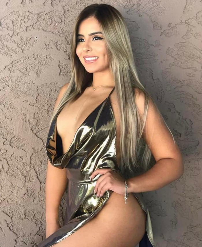 Latina fiestera