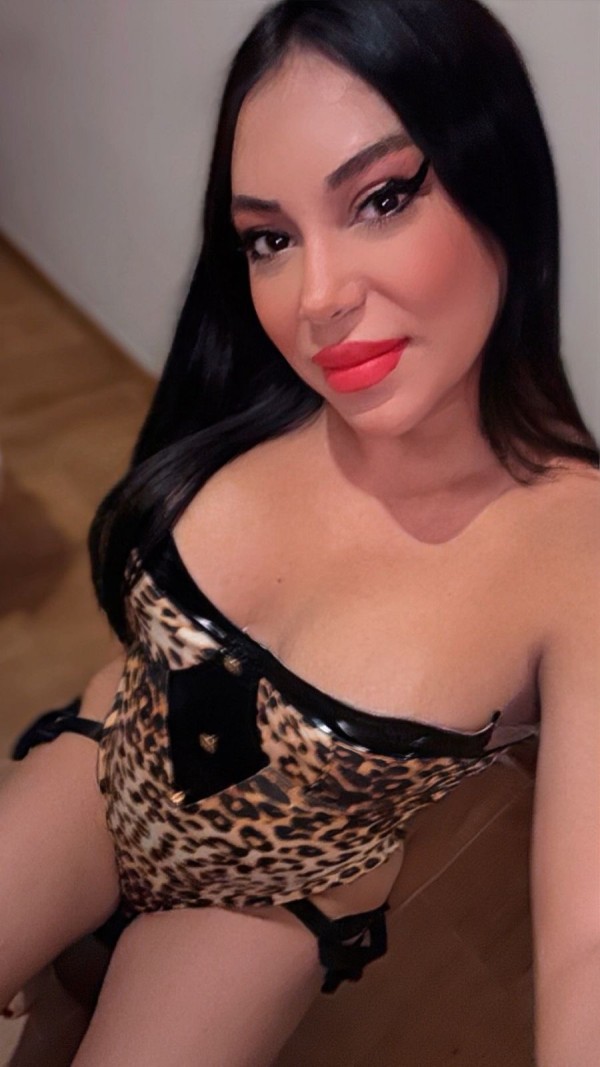 Recien llegada bellawendy transexual experta en principiantes y fiestera