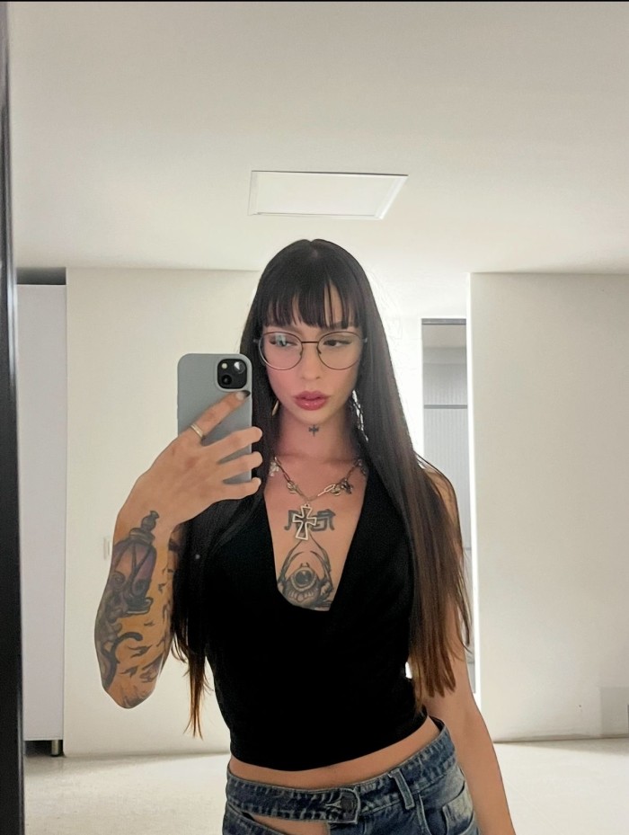 Colombiana tatuada muy cachonda en Benidorm