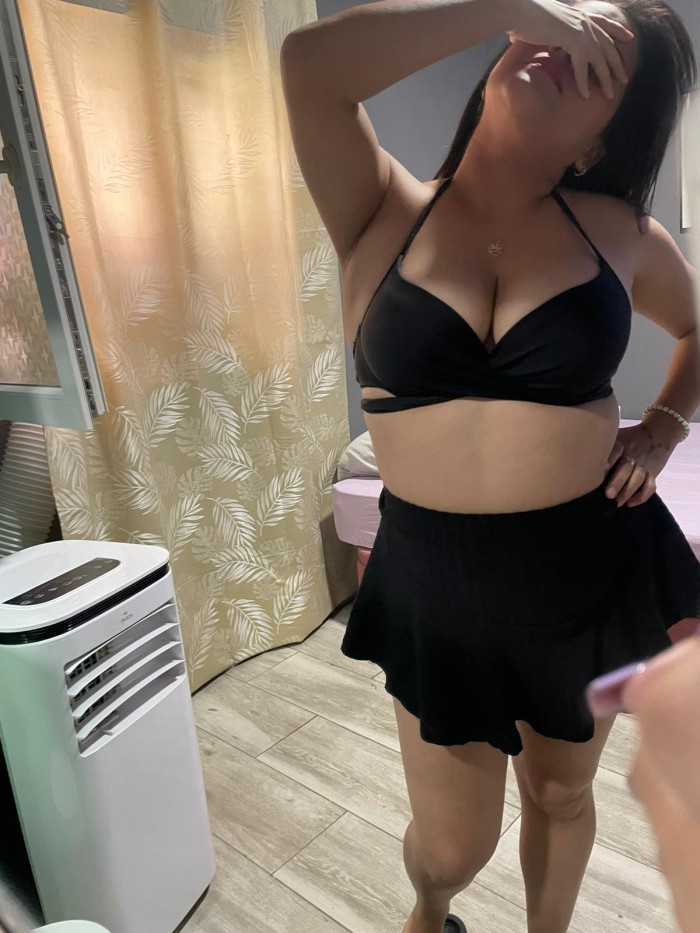 ESTOY ABIERTA Y MOJADA SOLO PARA TI SALIDAS 24HR