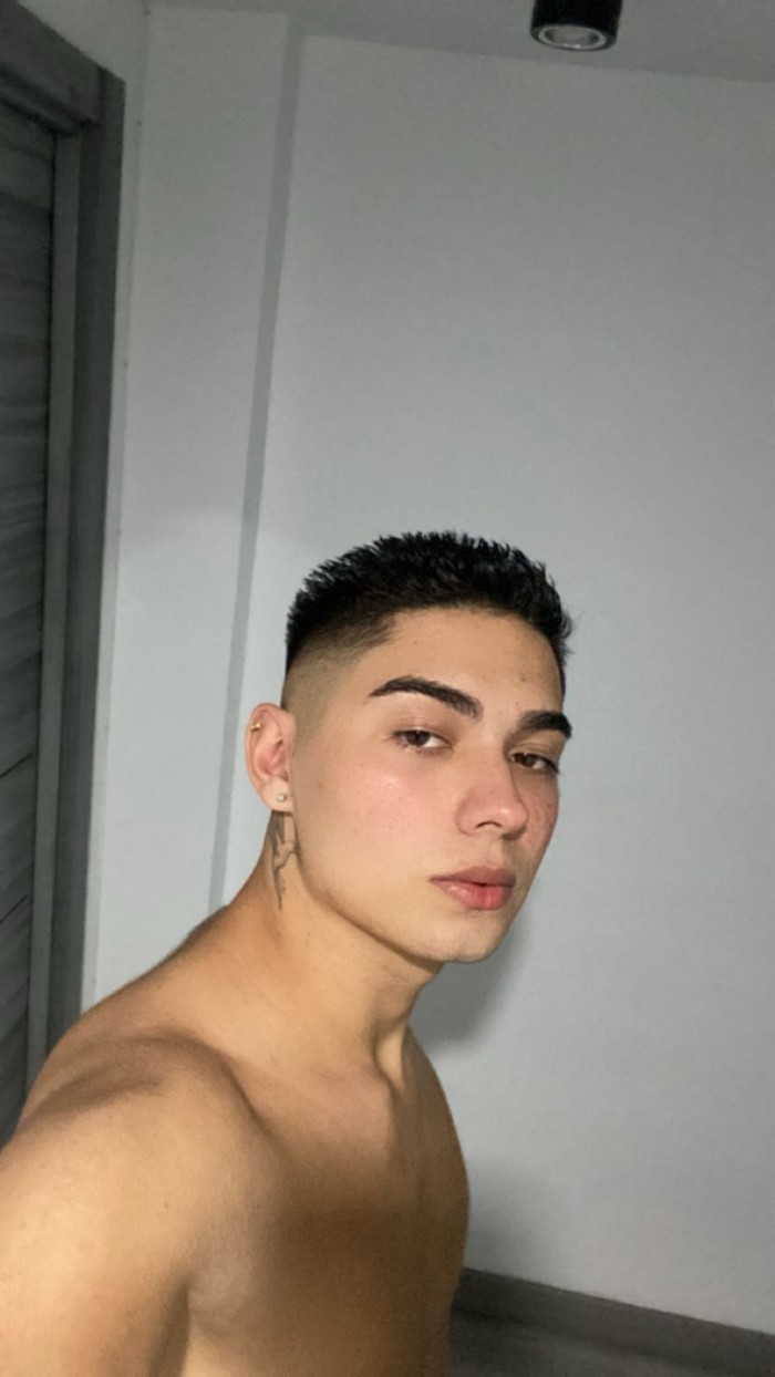 IAN COLOMBIANO VERSATIL, ENCANTADOR Y FIESTERO