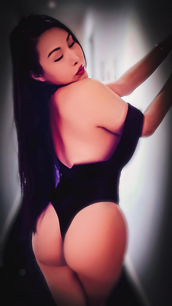 La única asiática original. Cammy la ladyboy